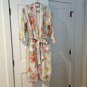 Victoria’s Secret robe. Size extra small/small.